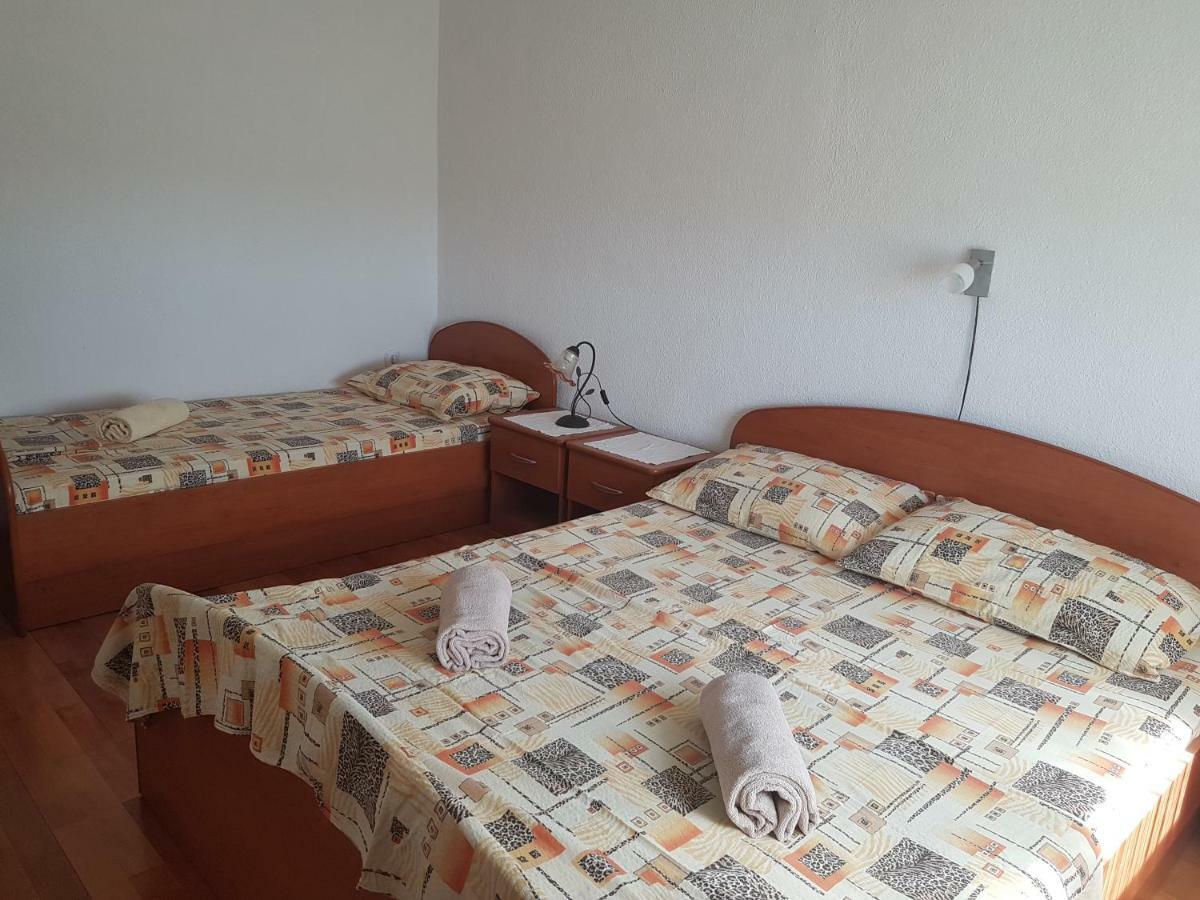 Apartmani Anna วีร์ ภายนอก รูปภาพ